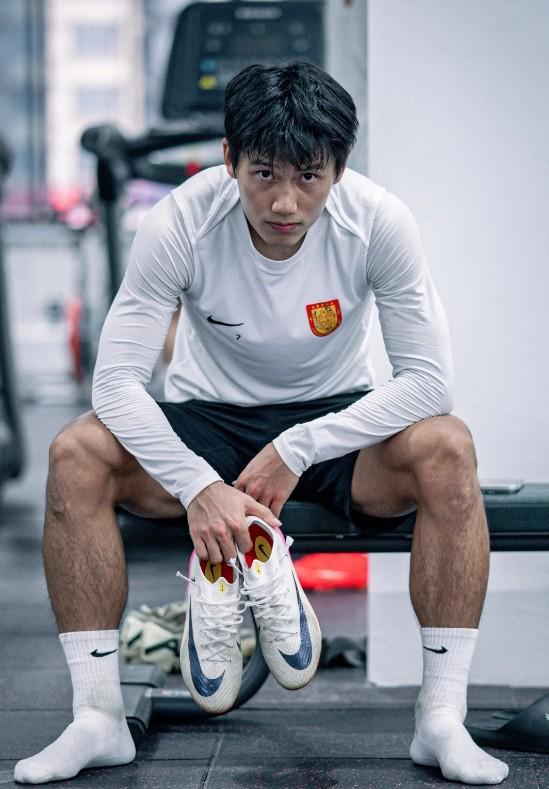 向余望晒照:做自己的天做自己的地,积极向上无所畏惧